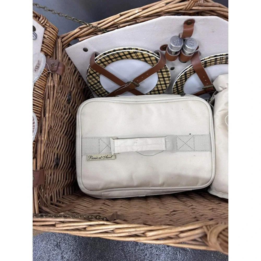 Picnic At Ascot Huntsman English-Style Willow Picnic Basket With Service For 4